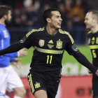 El jugador internacional Pedro Rodríguez celebra el gol que le marcó a la selección italiana en el Vicente Calderón.