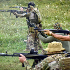 Voluntarios chechenos ayer en ayuda de las tropas ucranianas contra Rusia. OLEG PETRASYUK