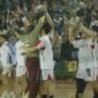 Los jugadores de Ademar celebran el triunfo sobre el Ciudad Real