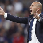 Zinedine Zidane durante el partido de Champions entre el Real Madrid y el Legia de Varsovia. LIZÓN