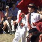 Un grupo de danzantes de Peranzanes, en una imagen de la romería celebrada el año pasado.