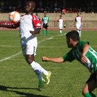 Steven Babalola marcó su segundo gol de la pretemporada ante el Lenense Proinastur.