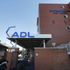 Acceso principal a la factoría de ADL Biopharma, antes Antibióticos de León. JESÚS F. SALVADORES