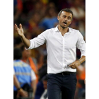 El plan alternativo de Luis Enrique, obligado por las bajas, seduce muy poco a la afición.