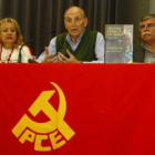 Marcos Ana, en el centro, y a su izquierda Carmen Busmayor
