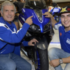Giacomo Agostini junto a Jorge Lorenzo, en el box de Movistar-Yamaha.