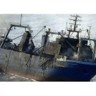 El pesquero ruso incendiado el sábado en la costa de Gran Canaria.