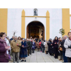 Cientes de devotos procedentes de todos los puntos del arciprestazgo de Sahagún acudieron al acto de apertura.