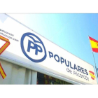 El lazo con la bandera española exhibido por el PP de Alcorcón.