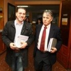 El alcalde de Cacabelos, José Manuel Sánchez, ayer con el subdelegado del Gobierno, Francisco Álvare