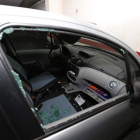 En la mayoría de los casos rompen la ventana del copiloto para rebuscar en la guantera.