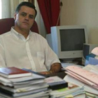 El alcalde, Lázaro García Bayón, en su despacho del Ayuntamiento de Villaquilambre.