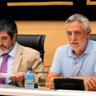 Agustín Prieto y Manuel Mitadiel, ayer, durante la Comisión de Cajas en las Cortes. R. G. GARCÍA
