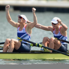 La pareja británica formada por Anna Watkins y Katherine Grainger celebrando la victoria