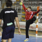 El meta Venio Losert en un entrenamiento del Reale Ademar.