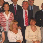 Triana Martínez, detrás de Carrasco y junto a Bardal
