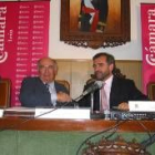 Momento de la firma del convenio entre Manuel Lamelas Viloria y José Miguel Palazuelo