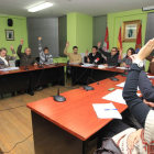 La imagen muestra un momento de la votación plenaria de Cacabelos en la noche del miércoles.