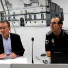 El concejal de Seguridad y Movilidad, Fernando Salguero, y el intendente jefe de la Policía Local de León, Martín Muñoz.