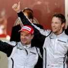 Una imagen ya habitual, el británico Button de la escudería Brawn lidera la carrera seguido por su c