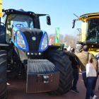 Imagen de una cosechadora y un tractor de los muchos que se dan cita en la Feria de Febrero de Valencia de Don Juan. MEDINA
