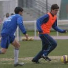 El argentino es perseguido por Rubén Vega en el entrenamiento de ayer