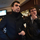 Vladimir  Kuznetsov, a la izquierda, y Alexei Stolyarov, a la derecha, los dos humoristas rusos que gastaron una broma a la ministra De Cospedal.