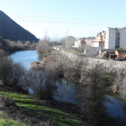 Confluencia del Boeza con el Sil en Ponferrada, con el paseo sin terminar en su margen derecha.