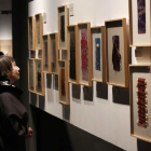 Una mujer visita una exposición en el Museo de Arte Precolombino en Santiago de Chile. ELVIS GONZÁLEZ