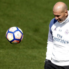ZIdane no quiere euforias pero confía en las posibilidades de su plantilla en Liga y Champions. LIZÖN