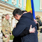 El presidente del Gobierno, Pedro Sánchez, con el presidente de Ucrania, Volodímir Zelenski. MONCLOA/BORJA PUIG DE LA BELLACASA