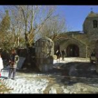 <b>Iglesia de Santa María la Real(O Cebreiro)</b>.<br> Este templo fue testigo del milagro de la conversión del pan y el vino en la sangre y el cruerpo de Cristo en el  S XIV.