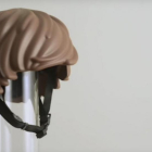 El casco con forma de pelo de un click de Playmobil, prototipo de la empresa MOEF.