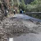 Estado en el que quedó la carretera tras el primer desprendimiento.
