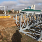 Iberdrola inició la colocación de la nueva torreta que sustiuirá  a la derribada hace casi un mes.