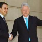 Zapatero recibió ayer en La Moncloa al ex presidente de EE.UU., Bill Clinton
