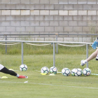 Samuel Diarrá espera que el entrenador culturalista Víctor Cea le conceda la primera ocasión de jugar en el primer equipo. FERNANDO OTERO