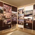 Detalle de algunas imágenes sobre castillos y fortificaciones vistas desde el aire que acoge el Muse