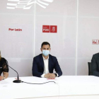 María Rodríguez, Javier Alfonso Cendón y José Luis Vázquez, ayer en la sede del PSOE de León. DL