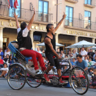 La actuación de un grupo de teatro de calle durante la jornada del sábado.