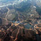 Vista aérea de una área de la destrucción de la masa arborea de un bosque en la India