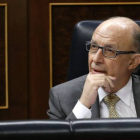 El ministro de Hacienda y Administraciones Públicas, Cristóbal Montoro, durante la sesión de control esta mañana en el Congreso de los Diputados.