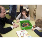 Juan Vicente Herrera habla con varios niños durante la inauguración de distintos centros educativos