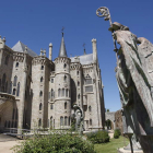 El palacio episcopal de Astorga, obra de Gaudí, es hoy la sede del Museo de los Caminos.