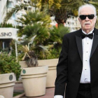 John Carpenter pasea por Cannes vestido de gala, este miércoles.