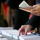 Las urnas en cuatro municipios leoneses tienen un gran valor estadístico. FERNANDO OTERO