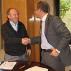 Manuel Otero y Fernando Díez, ayer en la firma del convenio. M.Á.C.