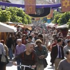 Cientos de personas visitaron el mercadillo medieval en el día de su inauguración.