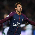 Neymar celebrando un gol con la camiseta del PSG /