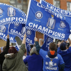 Aficionados del Leicester celebran el título de Liga.